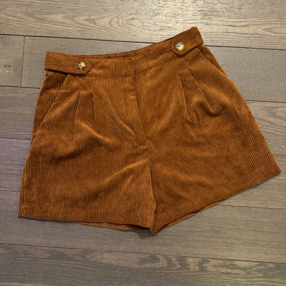 Corduroy Zara shorts, size M. Bought in florence italy!